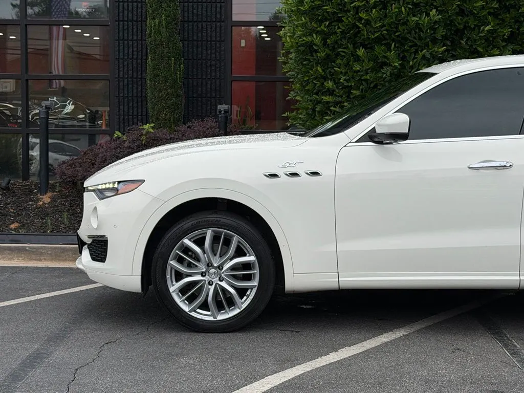 Maserati Levante photo 10