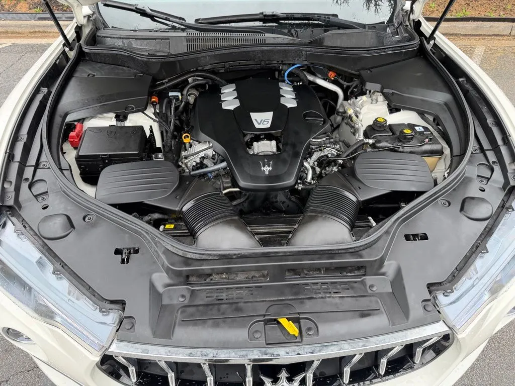 Maserati Levante photo 6