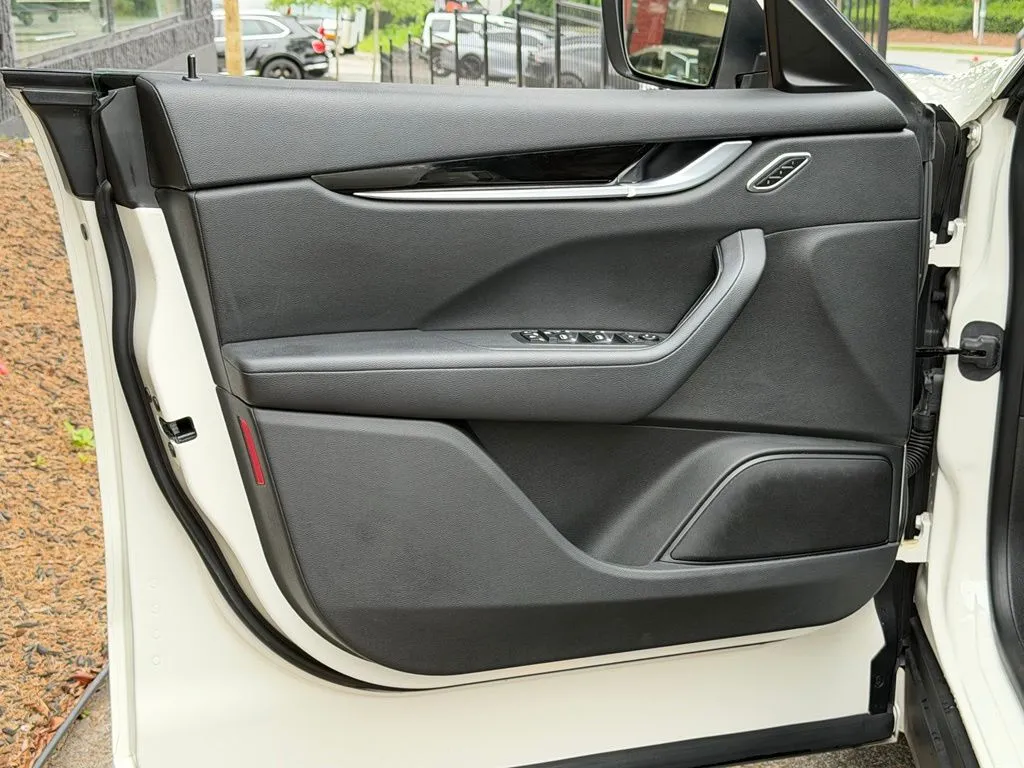 Maserati Levante photo 29