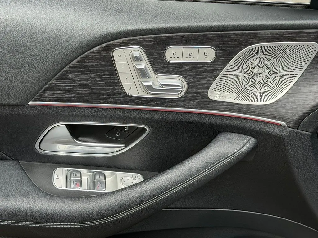 Mercedes-Benz GLS photo 29
