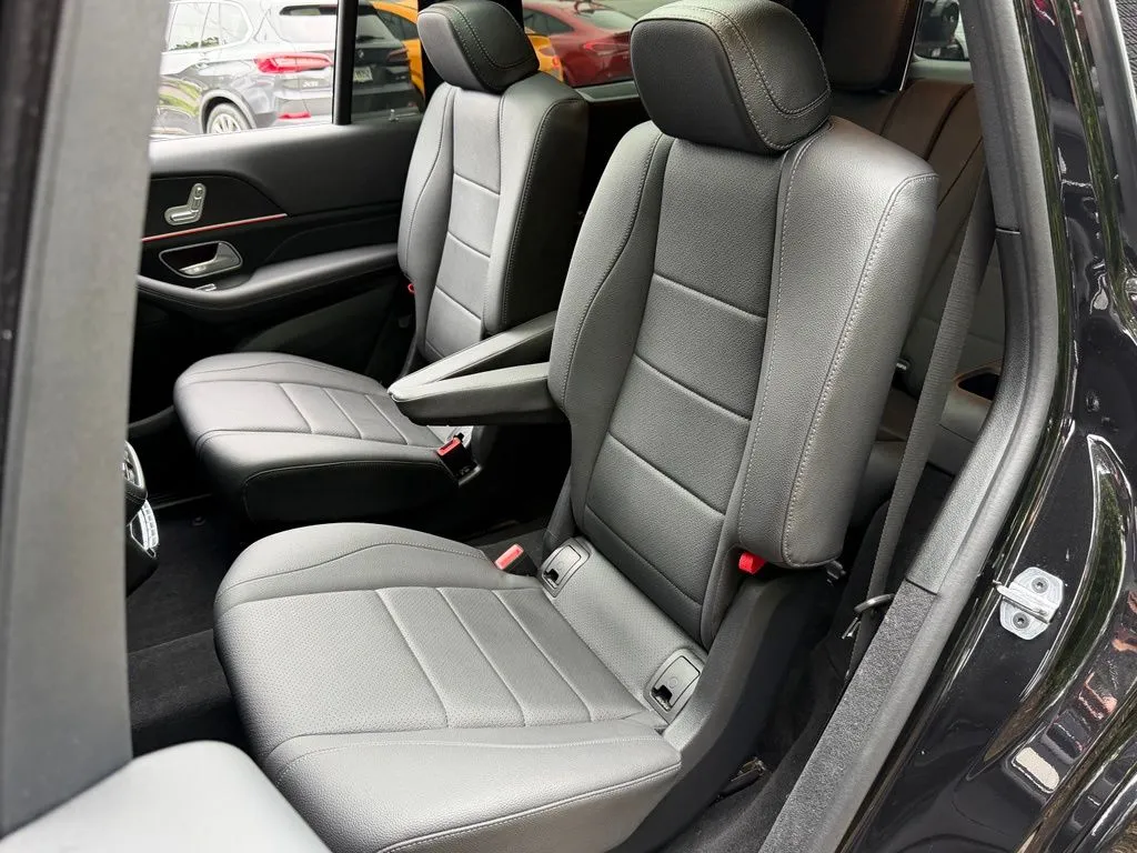 Mercedes-Benz GLS photo 30