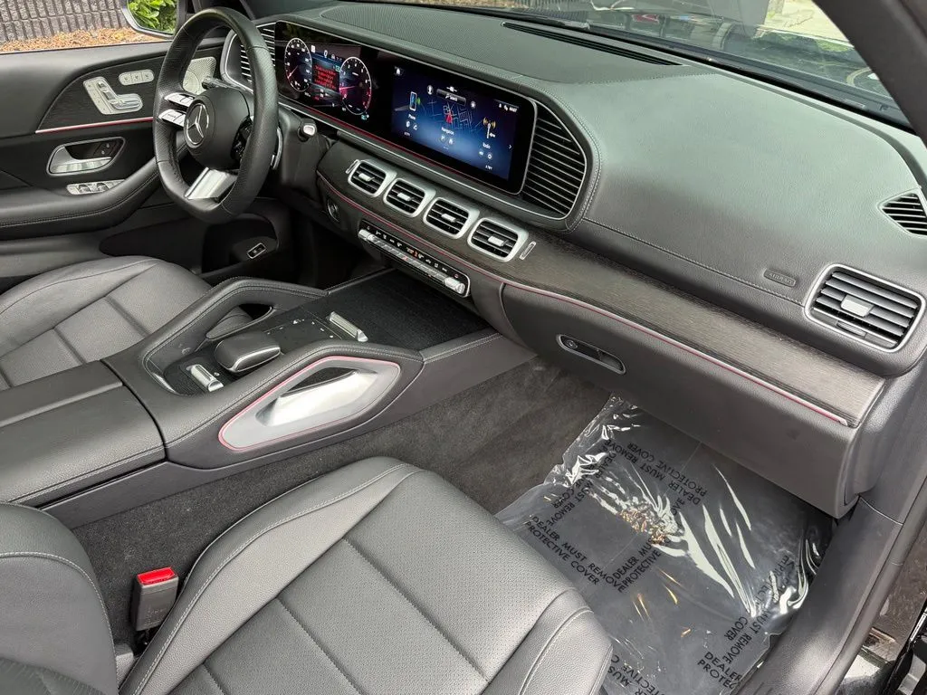 Mercedes-Benz GLS photo 32