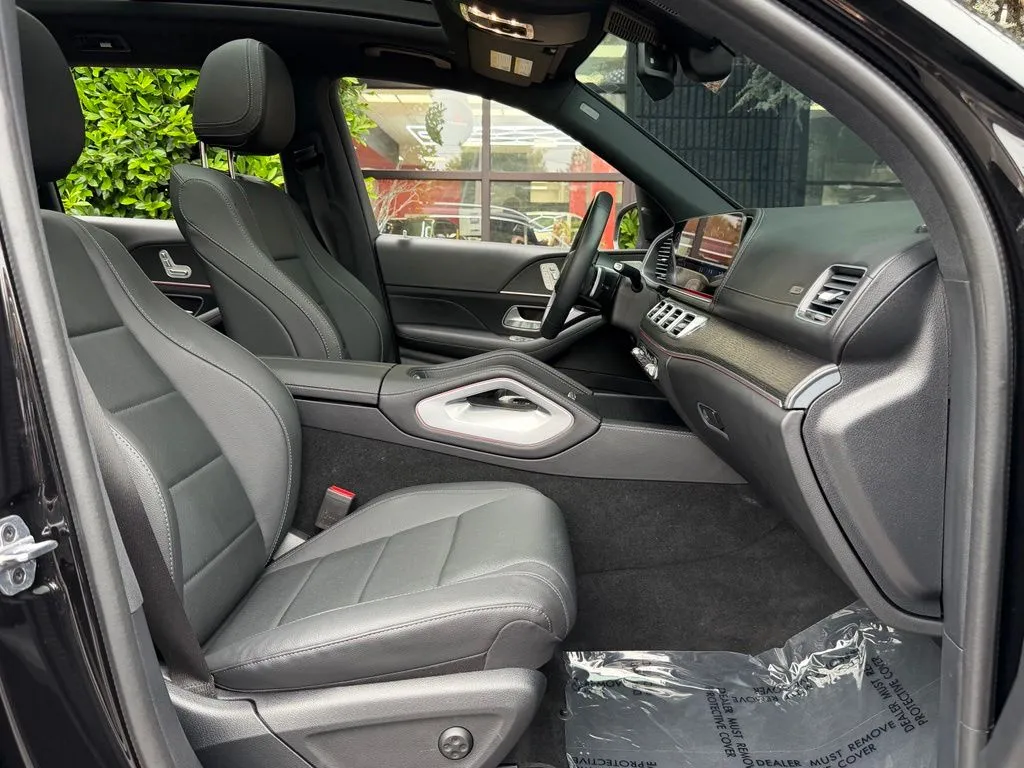 Mercedes-Benz GLS photo 33