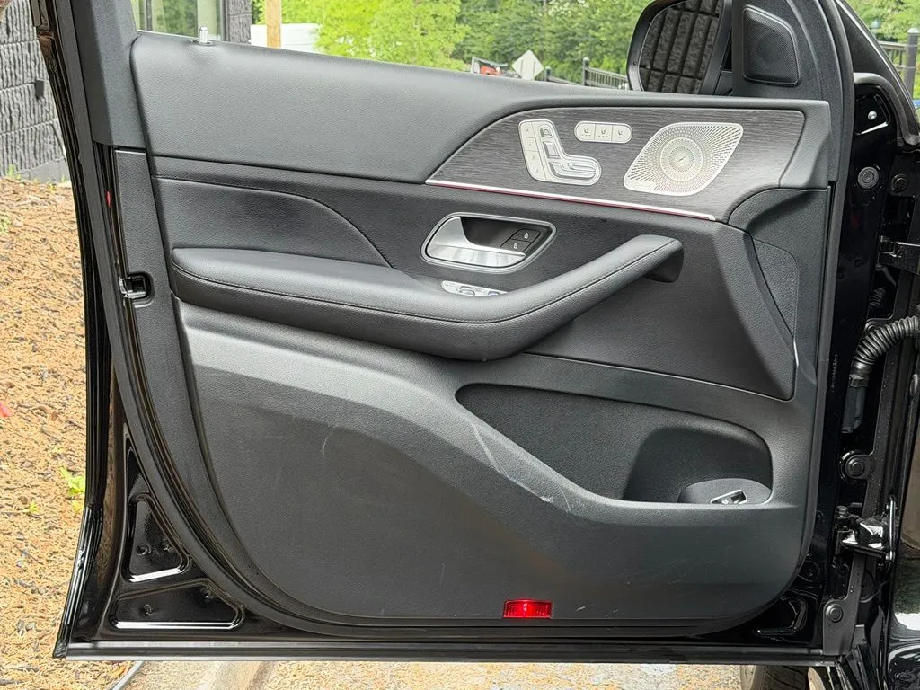 Mercedes-Benz GLS photo 28