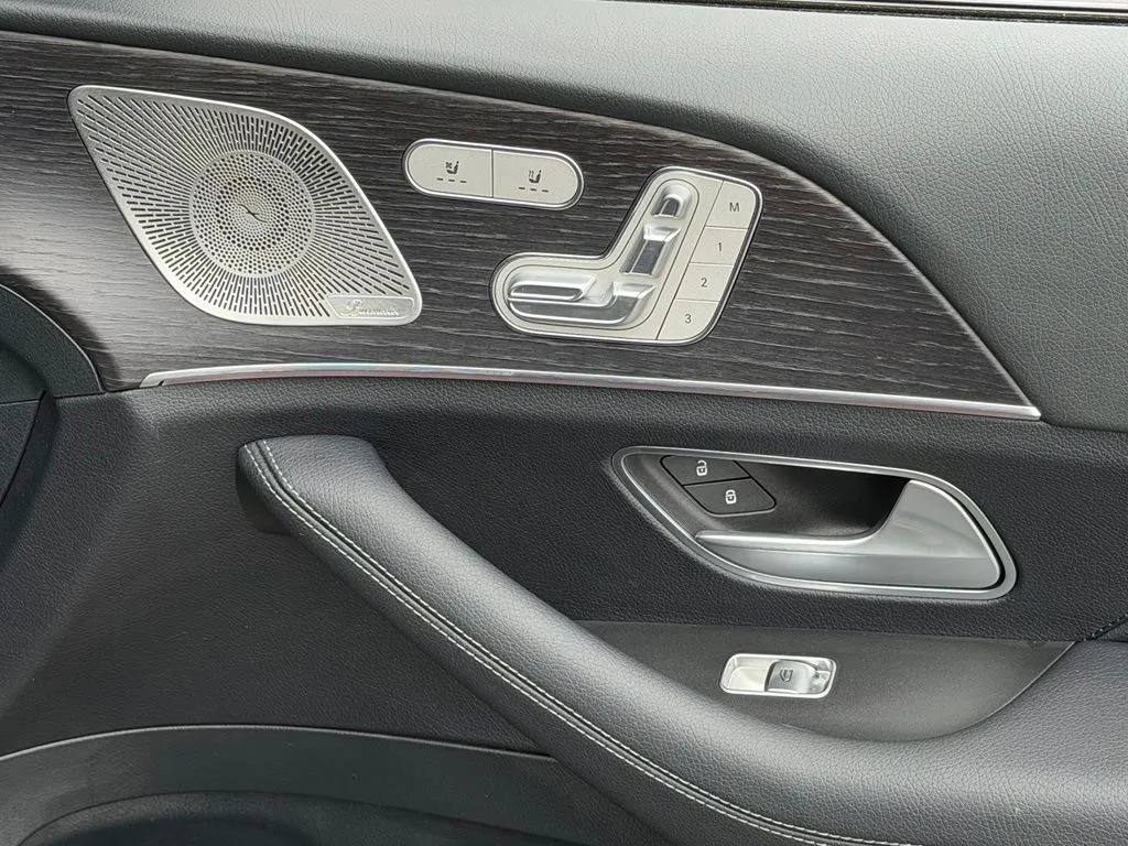 Mercedes-Benz GLS photo 36