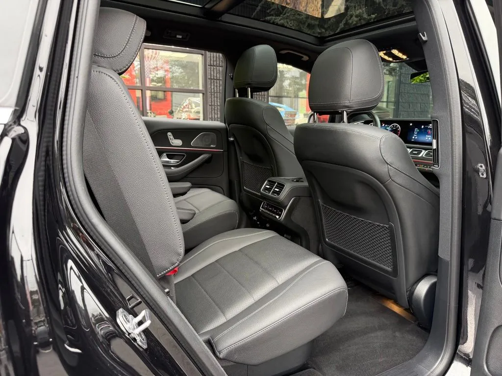 Mercedes-Benz GLS photo 37