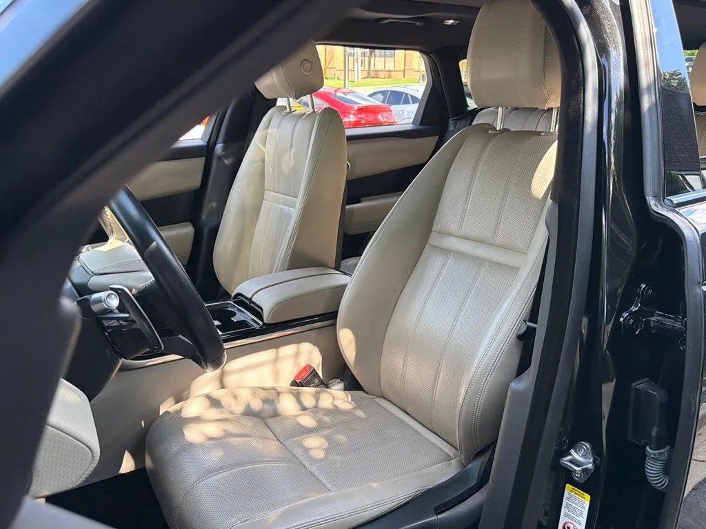 Land Rover Range Rover Velar photo 26
