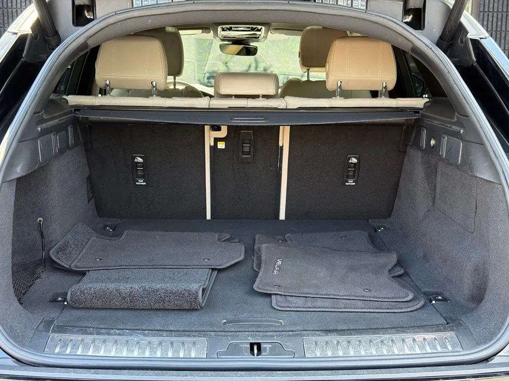 Land Rover Range Rover Velar photo 18
