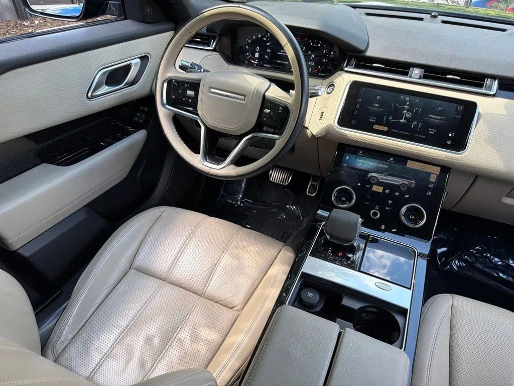 Land Rover Range Rover Velar photo 41