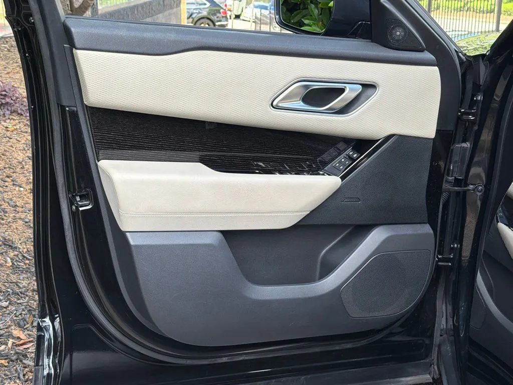 Land Rover Range Rover Velar photo 28