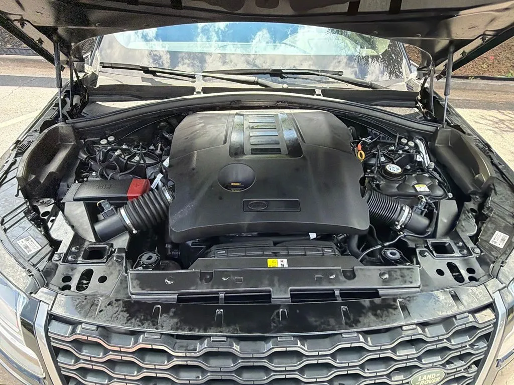 Land Rover Range Rover Velar photo 6