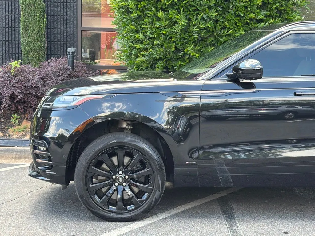 Land Rover Range Rover Velar photo 10
