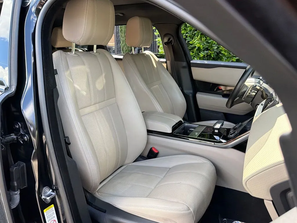 Land Rover Range Rover Velar photo 34
