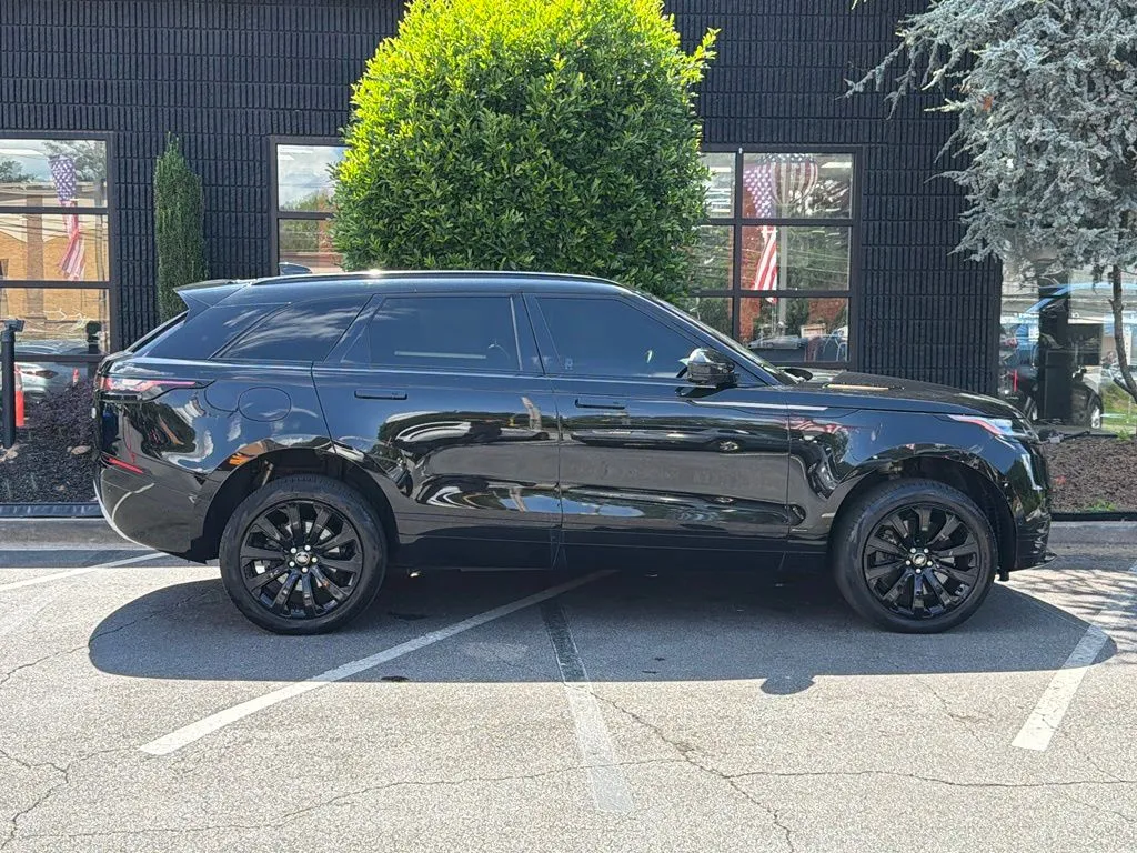 Land Rover Range Rover Velar photo 21