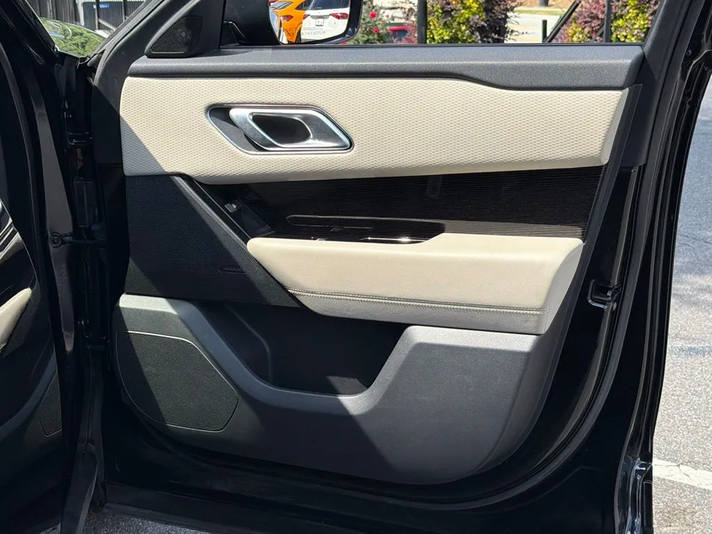 Land Rover Range Rover Velar photo 36