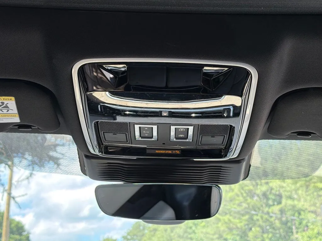 Land Rover Range Rover Velar photo 48
