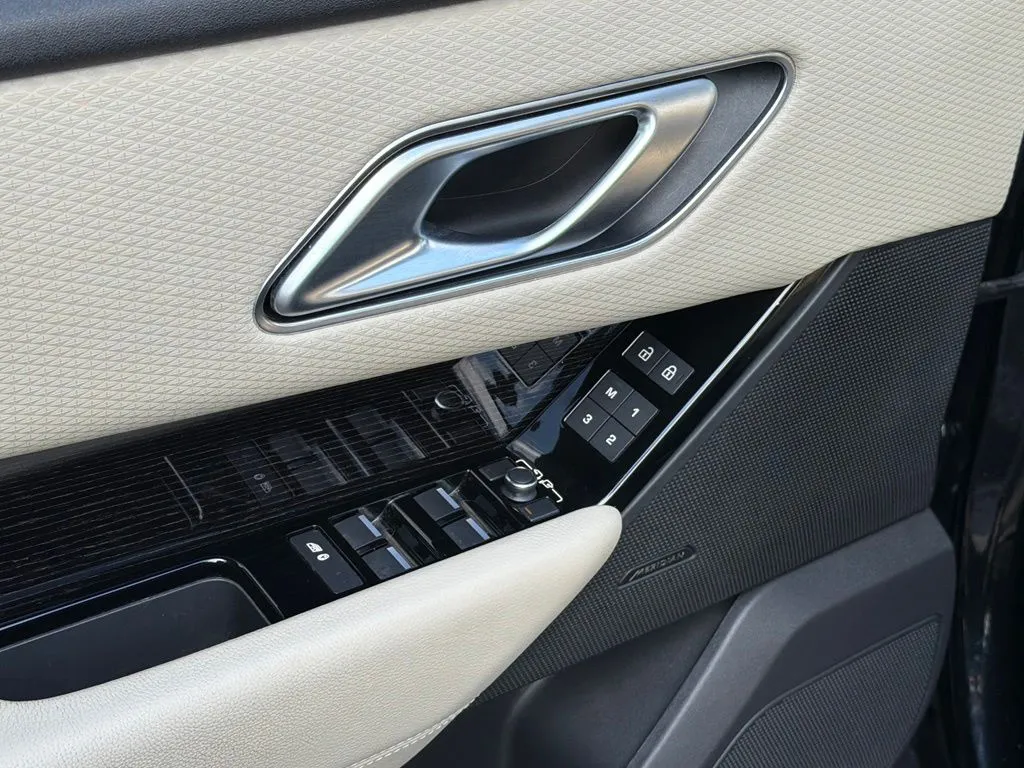 Land Rover Range Rover Velar photo 29