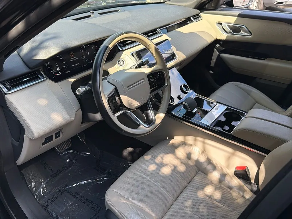 Land Rover Range Rover Velar photo 24