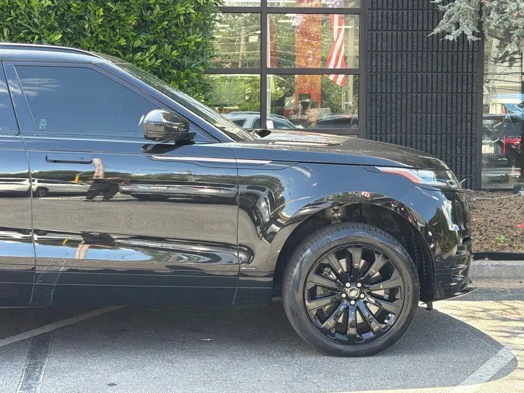Land Rover Range Rover Velar photo 23