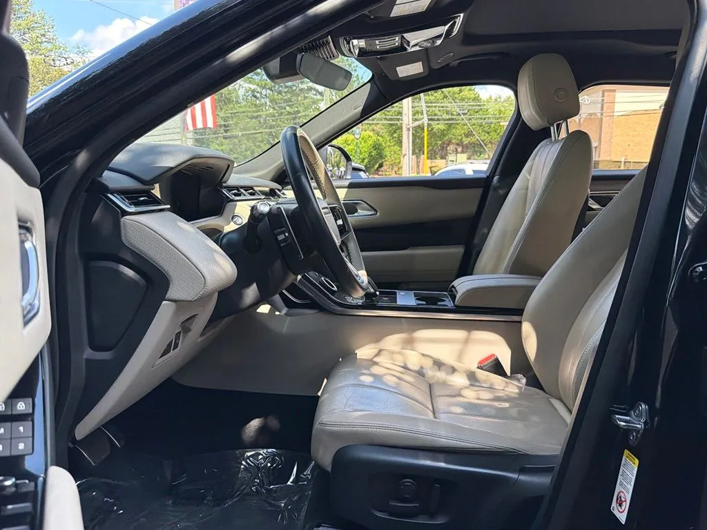 Land Rover Range Rover Velar photo 25