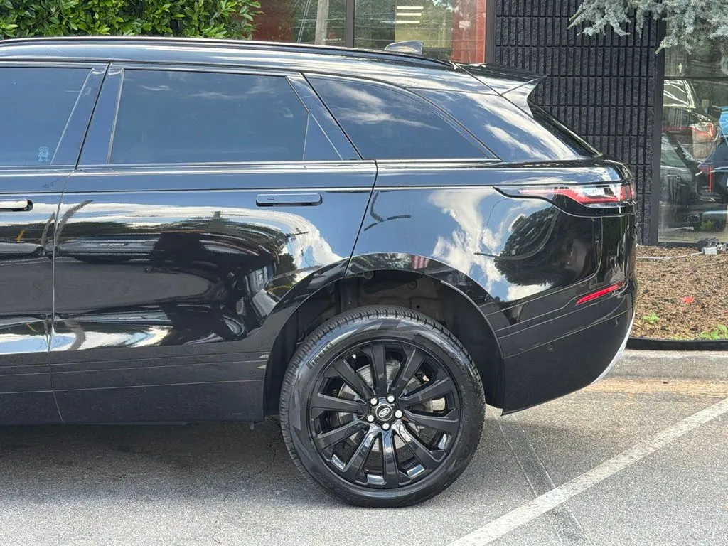 Land Rover Range Rover Velar photo 11