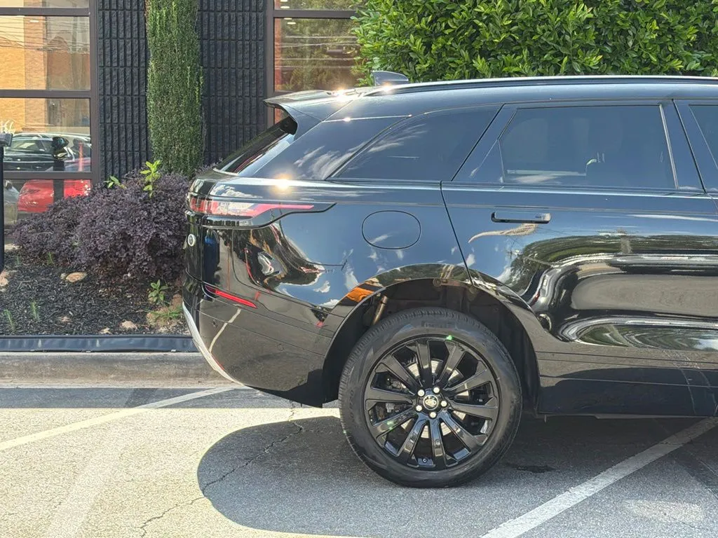 Land Rover Range Rover Velar photo 22