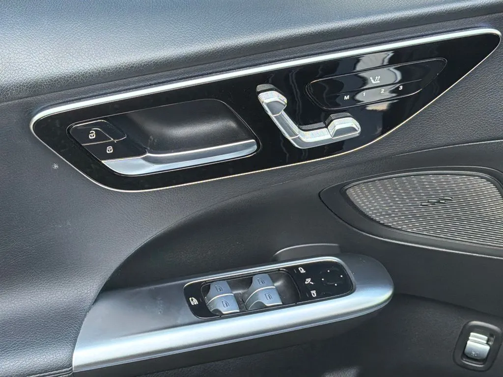Mercedes-Benz C-Class photo 29