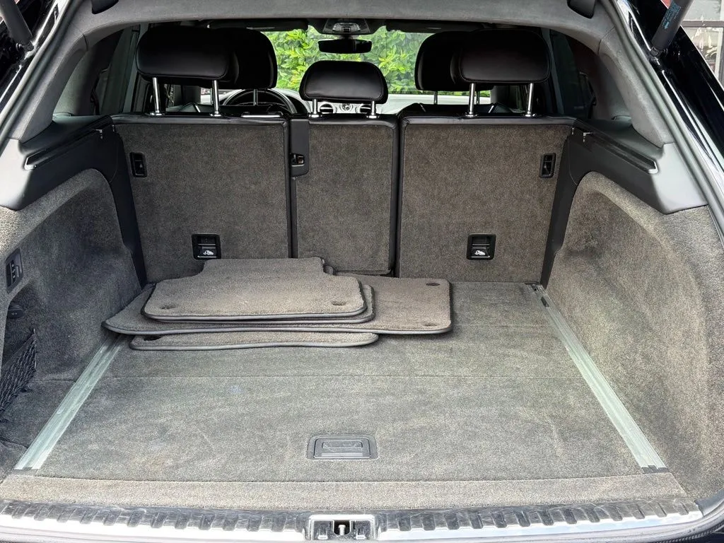 Bentley Bentayga photo 18