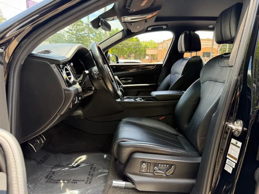 Bentley Bentayga photo 25