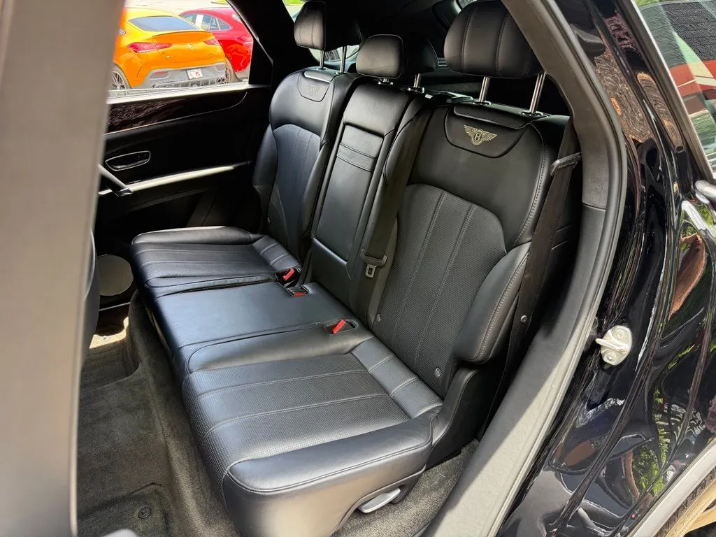 Bentley Bentayga photo 32