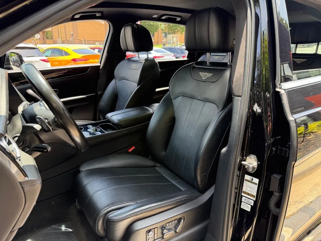 Bentley Bentayga photo 26