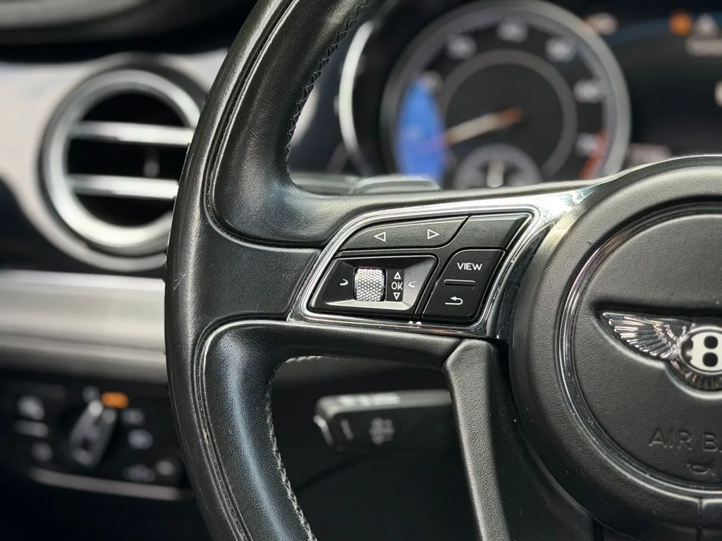 Bentley Bentayga photo 45