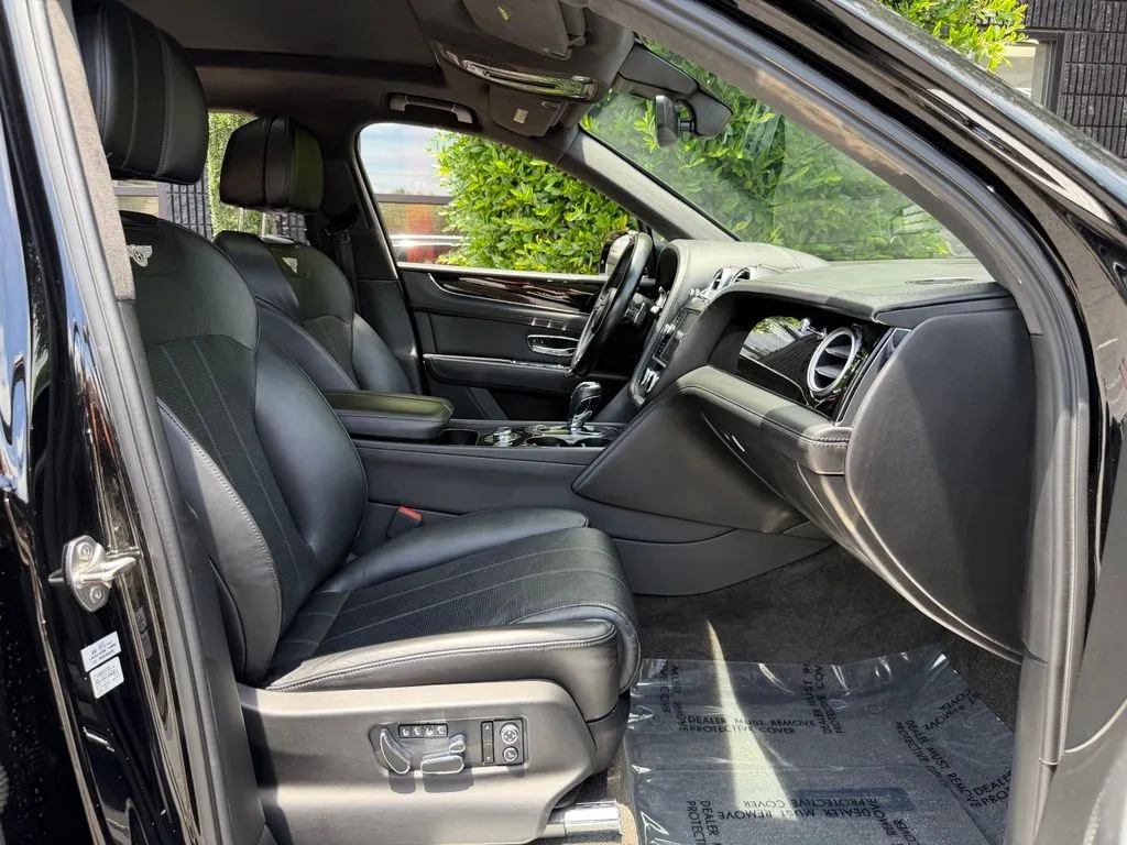 Bentley Bentayga photo 34