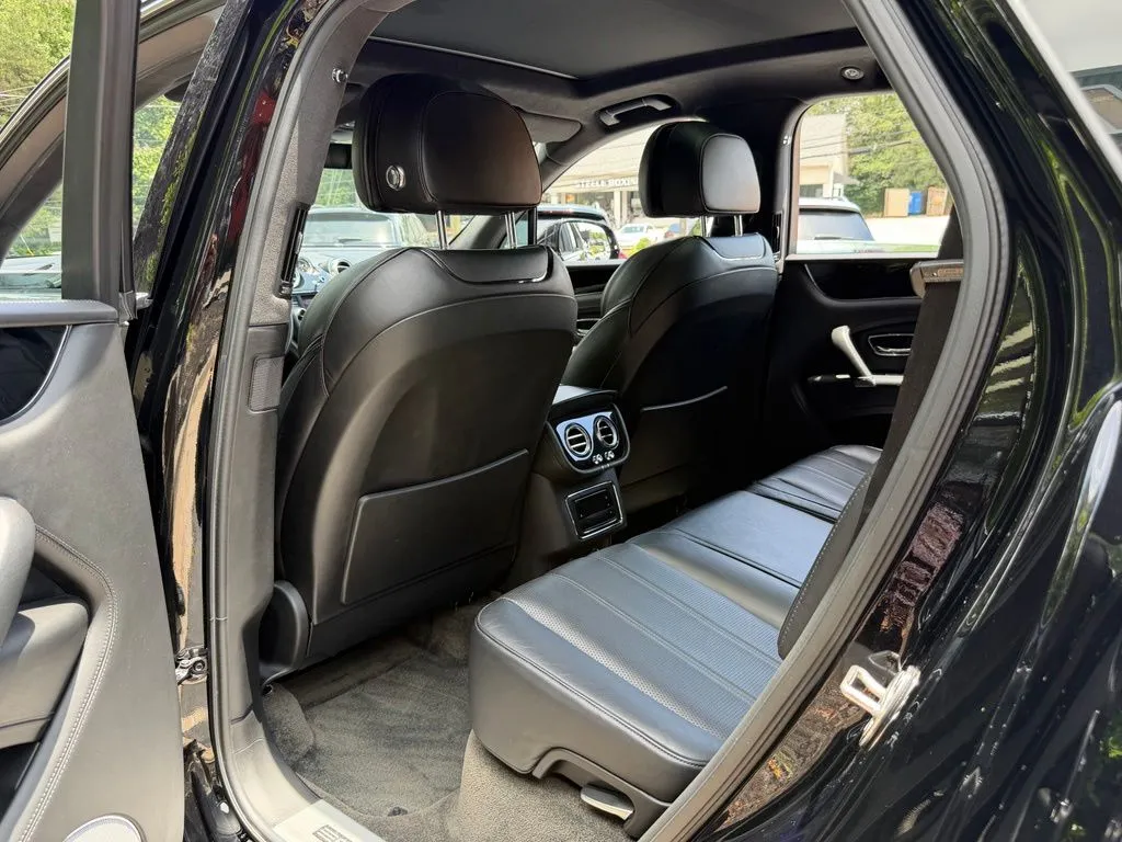 Bentley Bentayga photo 31