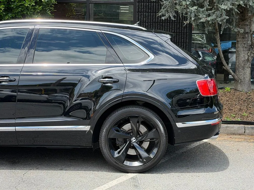 Bentley Bentayga photo 11
