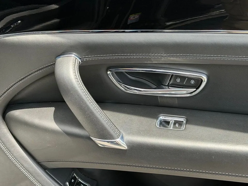 Bentley Bentayga photo 38