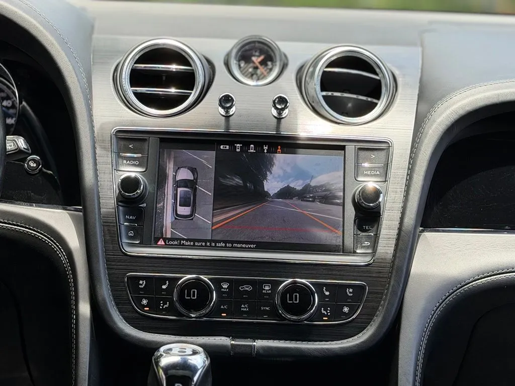 Bentley Bentayga photo 48