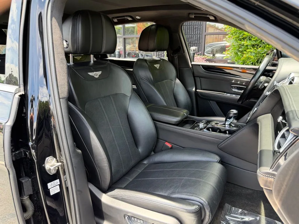 Bentley Bentayga photo 35