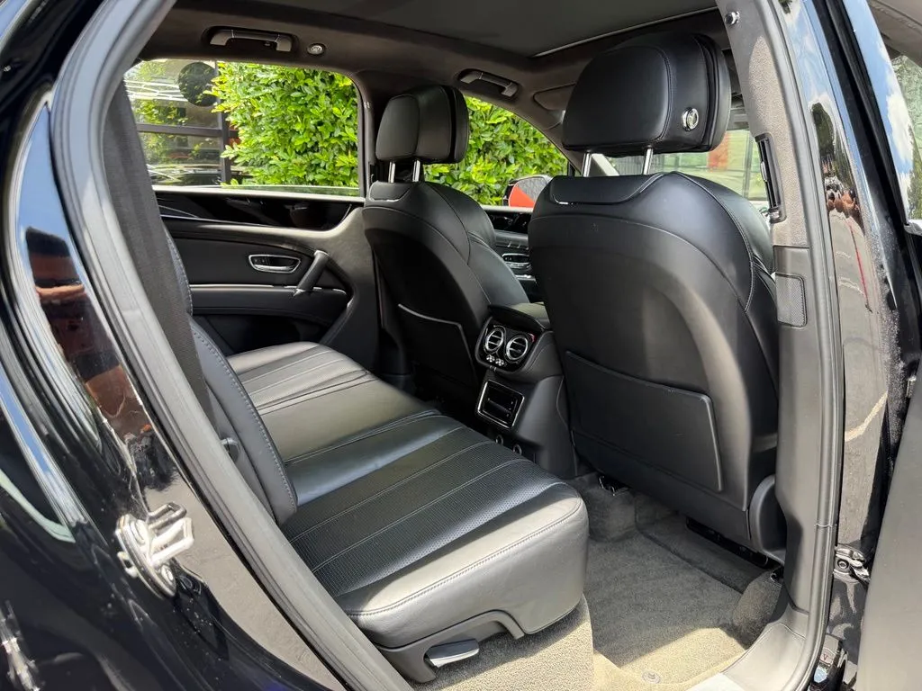 Bentley Bentayga photo 39