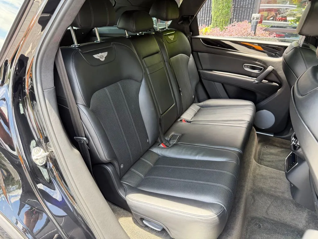 Bentley Bentayga photo 40