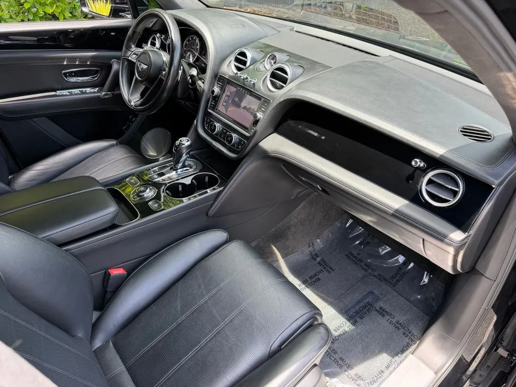 Bentley Bentayga photo 33