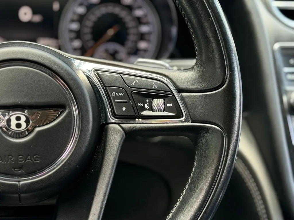 Bentley Bentayga photo 46