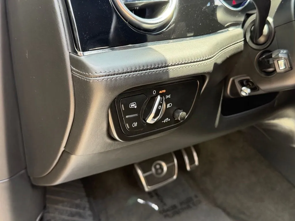Bentley Bentayga photo 28