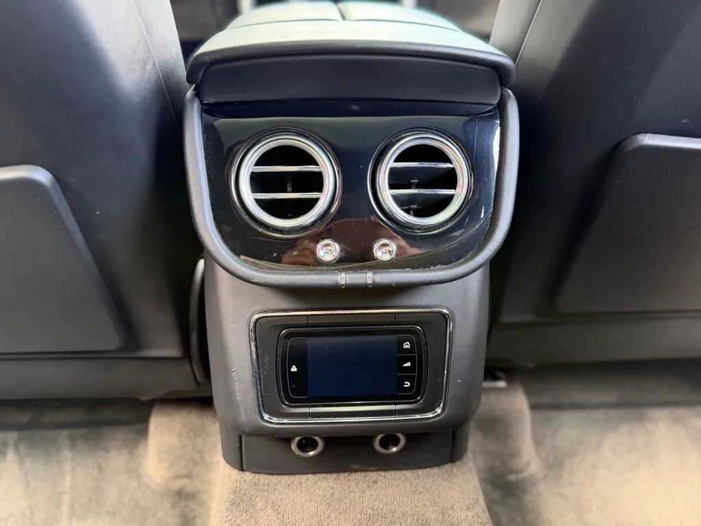 Bentley Bentayga photo 52