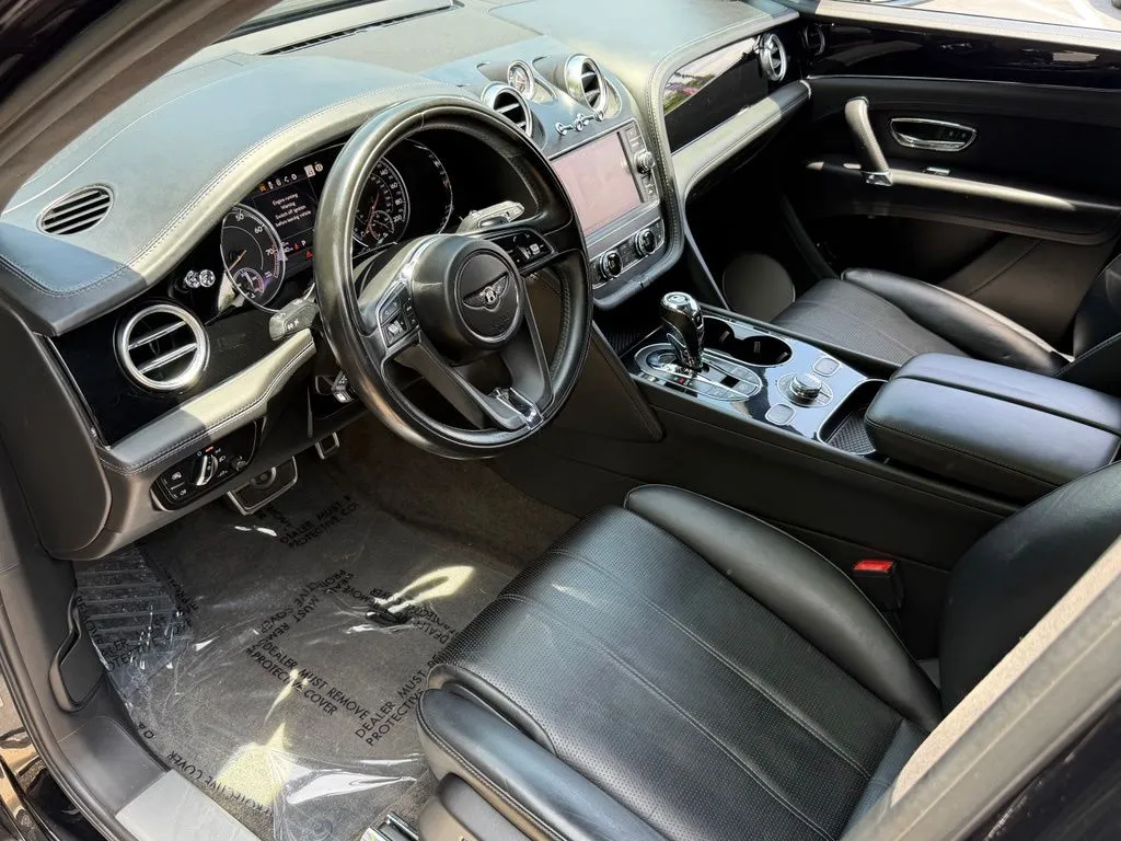 Bentley Bentayga photo 24