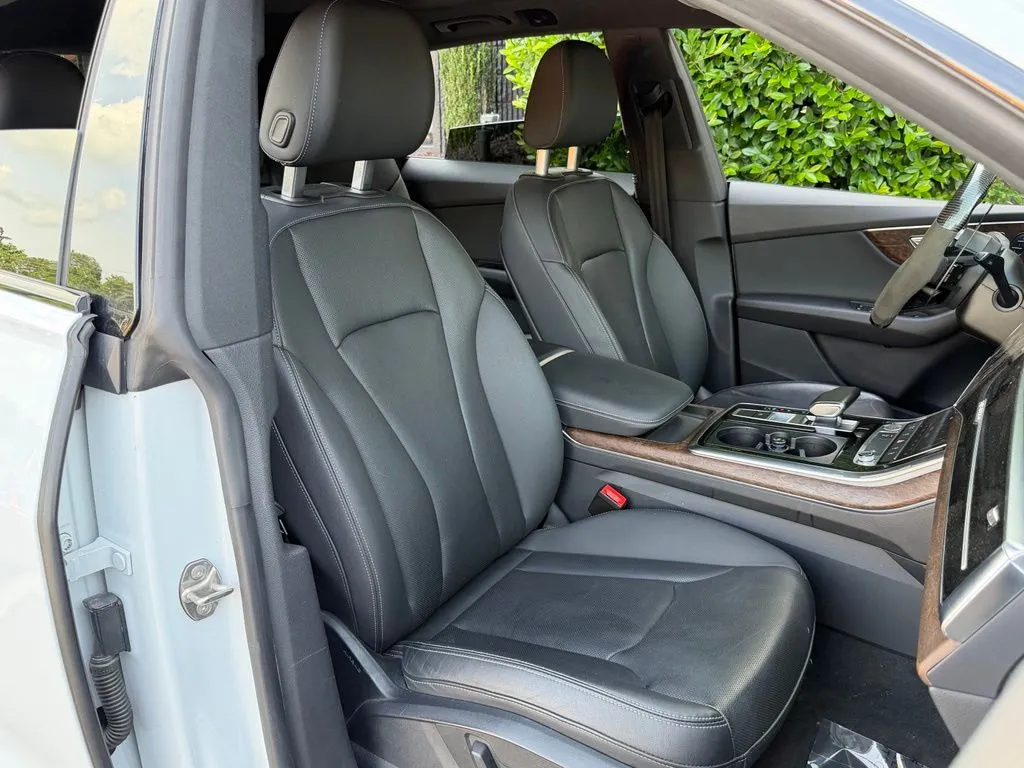 Audi Q8 photo 35