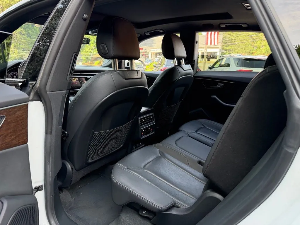 Audi Q8 photo 31