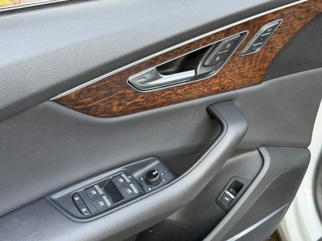 Audi Q8 photo 30