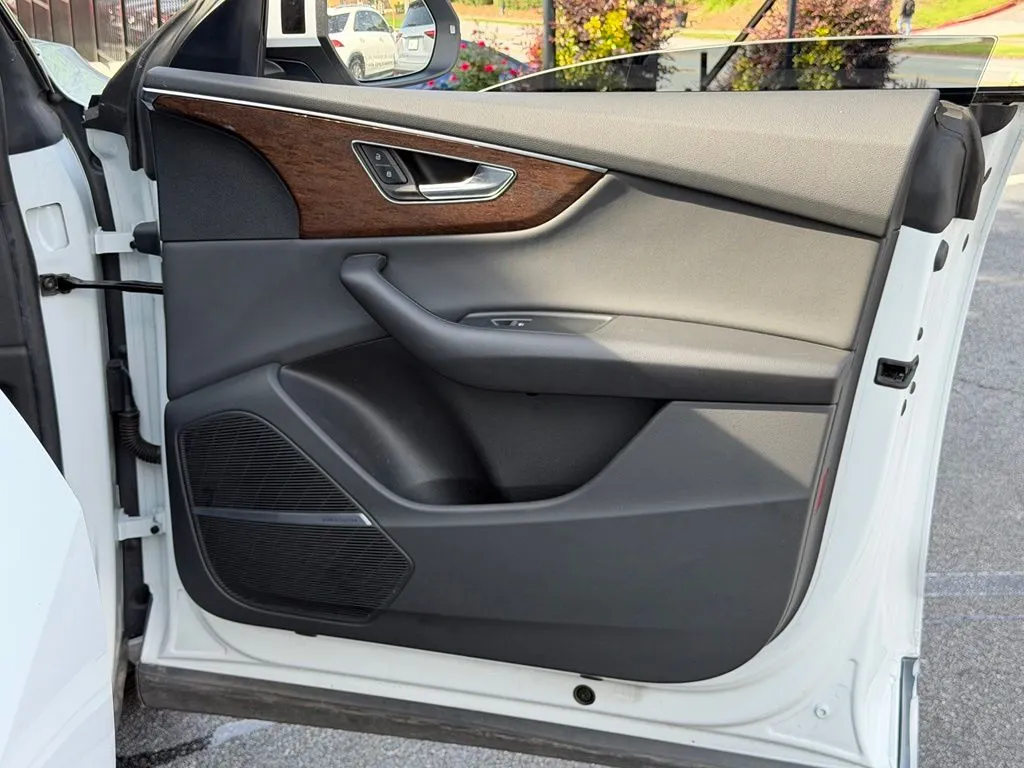 Audi Q8 photo 37