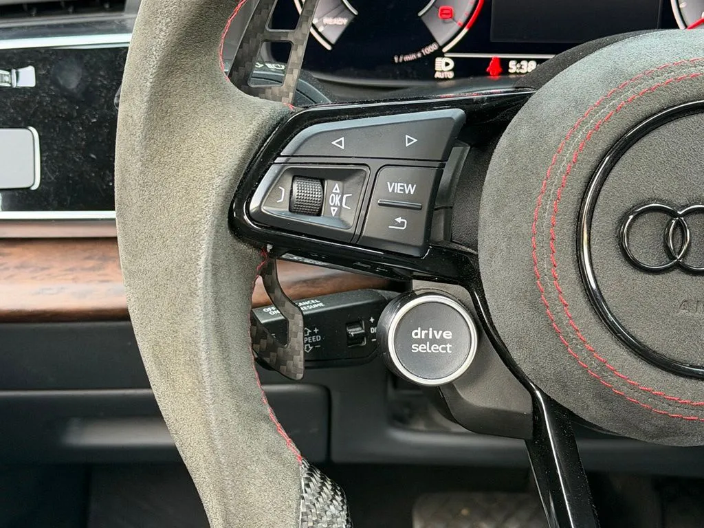 Audi Q8 photo 45